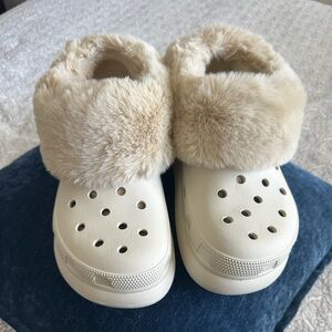 CROCS Women's Cream Slippers with Faux Fur